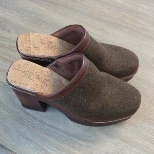 Korks Brown Women's Clogs - Sz 7